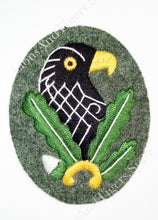 Load image into Gallery viewer, German Army Sniper Cloth Shoulder Patch Eagle and Oak Leaves
